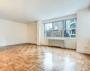 888 8th Avenue - Photo Thumbnail 1