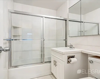 888 8th Avenue - Photo Thumbnail 4