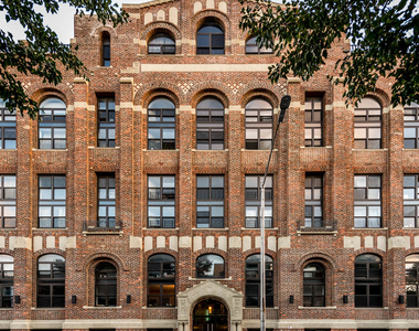 100 Dupont Street - Photo Thumbnail 3