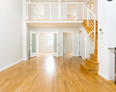 100 Dupont Street - Photo Thumbnail 9