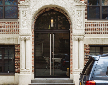 100 Dupont Street - Photo Thumbnail 14