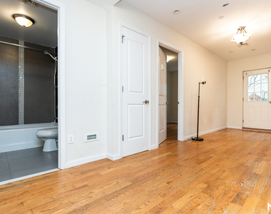 261 Evergreen Avenue - Photo Thumbnail 16