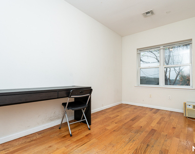 261 Evergreen Avenue - Photo Thumbnail 9