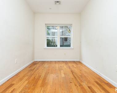 261 Evergreen Avenue - Photo Thumbnail 7