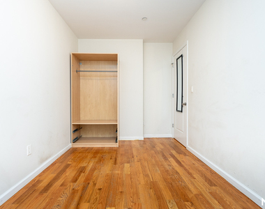 261 Evergreen Avenue - Photo Thumbnail 6
