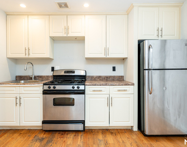 261 Evergreen Avenue - Photo Thumbnail 12