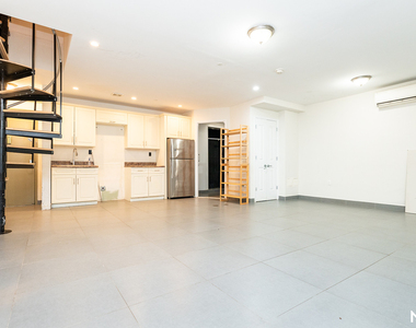 261 Evergreen Avenue - Photo Thumbnail 3