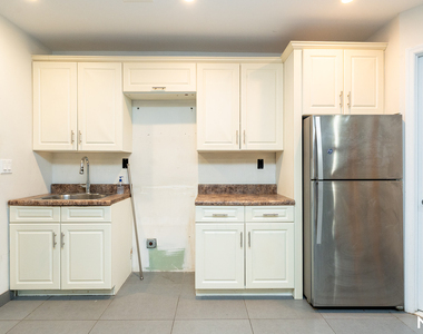 261 Evergreen Avenue - Photo Thumbnail 2