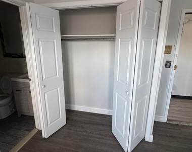 191 Oak Street - Photo Thumbnail 8