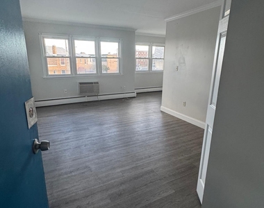 191 Oak Street - Photo Thumbnail 4