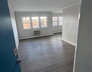 191 Oak Street - Photo Thumbnail 5