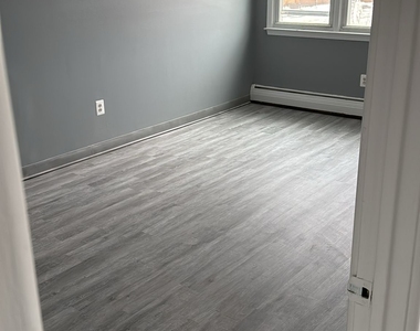 191 Oak Street - Photo Thumbnail 6