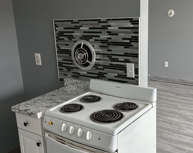 191 Oak Street - Photo Thumbnail 10