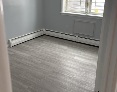 191 Oak Street - Photo Thumbnail 9