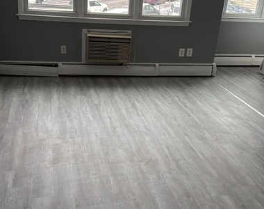 191 Oak Street - Photo Thumbnail 7