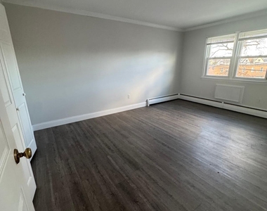 191 Oak Street - Photo Thumbnail 2