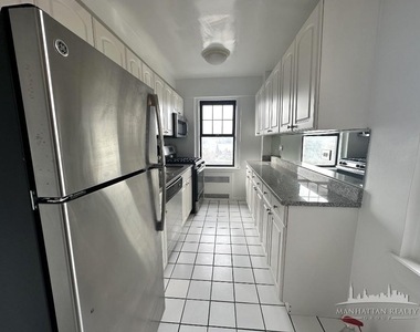 Christopher St - Photo Thumbnail 1