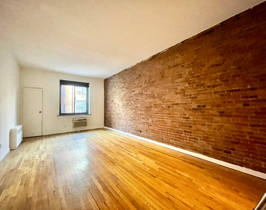 York/ East 80th Street - Photo Thumbnail 1
