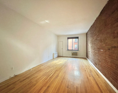 York/ East 80th Street - Photo Thumbnail 0