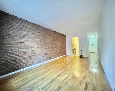 York/ East 80th Street - Photo Thumbnail 2
