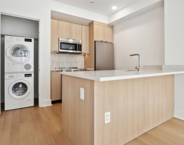 121 West 17th Street - Photo Thumbnail 2