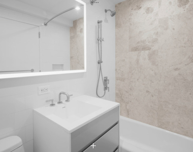 121 West 17th Street - Photo Thumbnail 8