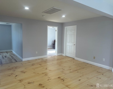 105 Dunhams Corner Road - Photo Thumbnail 4