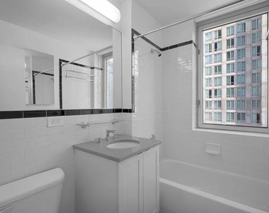 West 42nd Street - Photo Thumbnail 3