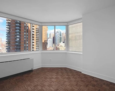 West 42nd Street - Photo Thumbnail 1