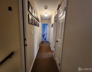 98 Garfield Avenue - Photo Thumbnail 5
