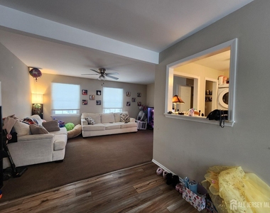 98 Garfield Avenue - Photo Thumbnail 2
