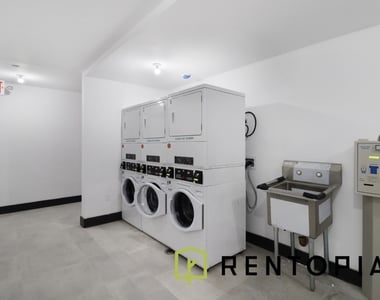 228 Berry Street - Photo Thumbnail 13
