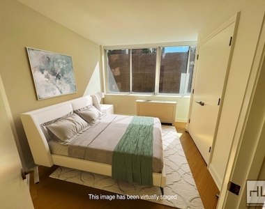 East 54 Street - Photo Thumbnail 3