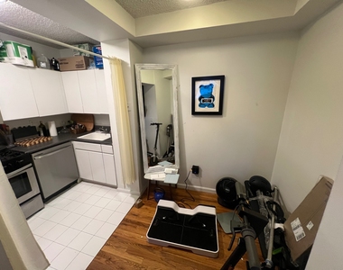 343 West 51st Street - Photo Thumbnail 6