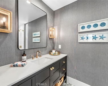 201 Nyes Place - Photo Thumbnail 18