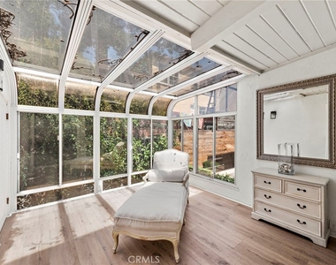 201 Nyes Place - Photo Thumbnail 14