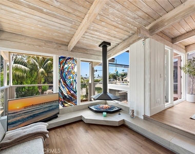 201 Nyes Place - Photo Thumbnail 6