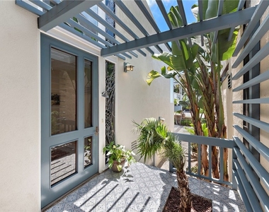 201 Nyes Place - Photo Thumbnail 21
