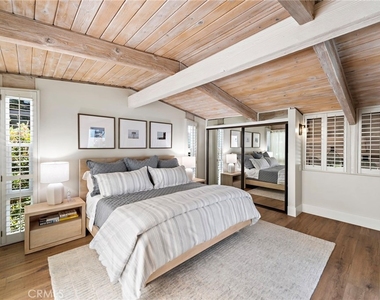 201 Nyes Place - Photo Thumbnail 11