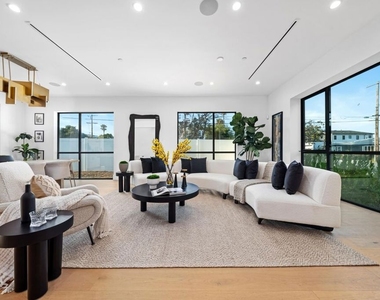 1801 S Bedford Street - Photo Thumbnail 6
