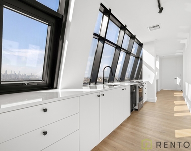 60 Cedar Street - Photo Thumbnail 2
