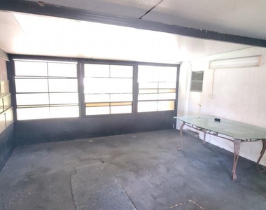 711 Del Rio Way - Photo Thumbnail 10