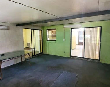 711 Del Rio Way - Photo Thumbnail 8