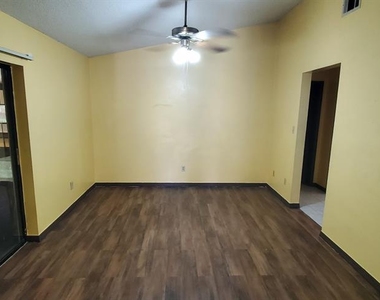 711 Del Rio Way - Photo Thumbnail 2