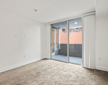10473 Santa Monica Boulevard - Photo Thumbnail 7