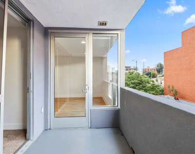 10473 Santa Monica Boulevard - Photo Thumbnail 8