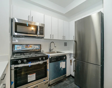 West 22nd Street - Prime Chelsea - Photo Thumbnail 1
