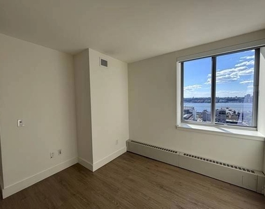 West 52nd Street  - Photo Thumbnail 5