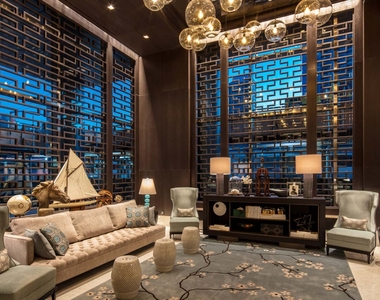 555 10th Avenue - Photo Thumbnail 3