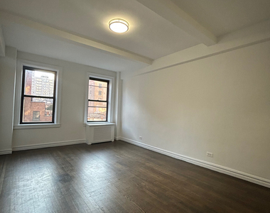 East 37th Street off Lexington Ave - Photo Thumbnail 3